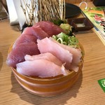 目利きの銀次 - マグロ三種盛り値段不明。