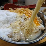 ラーメンショップ うまかっぺ - もつ月見ラーメン
