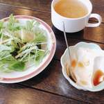 レストランベルンドルフ - セルフでサラダやスープなど