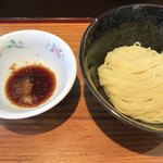 らーめん芝浜 - 2. 上州辛味大根のダイアモンドつけめん
      
      たまり醤油を使った特製ダレ