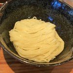 らーめん芝浜 - ツルモチで喉越し抜群の瑞々しい中太麺