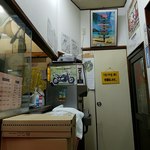 中華料理 丸福 - カウンター奥