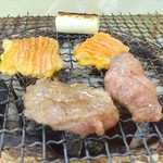 Yakiniku Hidechan - カシラ、牛ホルモン(焼き)