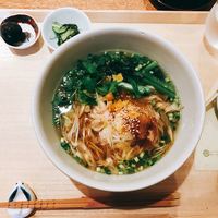 広尾はしづめ - 蒸し鶏の葱油がけ温麺