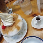 コメダ珈琲店 - シロノワール氷には、蜜が