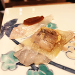 鮓 きずな - 明石 あまて鰈 肝乗せ、ポン酢ジュレ乗せ