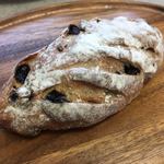 ベーカリー ナサン - レーズンとくるみのハードパン 180円
