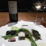 リョウリヤ ステファン パンテル - 白ボトルとスズキ