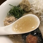創作麺工房 鳴龍 - デフォスープに鰹、うるめ、昆布のトロントロンスーぷ