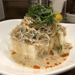 創作麺工房 鳴龍 - 夜のみ限定アラカルト「しらす冷やっこ」400円