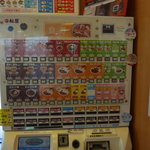 松屋 - 自動販売機で食券を購入して店員に渡す。