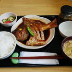 創業二百三十年食堂 - 鳥取 網代　天然本鯛の煮付け