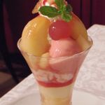 資生堂パーラー - 和歌山県 酒井農園産 あらかわの桃のパフェ