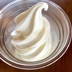 余市ワイナリーカフェ＆ベーカリー - 北海道牛乳のソフトクリーム。