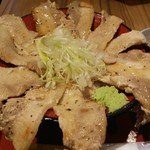 金沢肉食堂 10&10 - 塩豚バラはみだし丼。