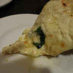 ラ・ピッコラ・ターヴォラ - クアトロ・フォルマッジ；中央が垂れる生地