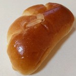 at ease Bakery - クリームパン（162円）