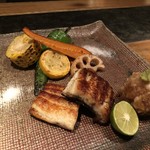 大どころ - ◆お写真は一人分。 大きく肉厚の鰻が2切れ盛られ、野菜は焼いて出されます。