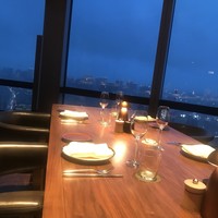 ザ タヴァン グリル＆ラウンジ - 