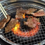 焼肉勝っちゃん - 焼き焼き