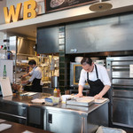 WEE BEE'S - ピッツァは注文ごとに