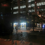 WEE BEE'S - 夜のお散歩風景：WB'S 横