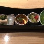 瀧口 - 季節の前菜盛り合わせ（十六豆腐のだし乗せ、うなぎとハツ、鶏ムネ肉のバジル和え、金針菜のおひたし）