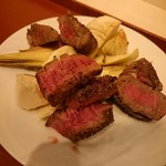 蓬左茶寮 - 焼物④:黒毛和牛 3種の部位とタケノコ