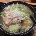 楽友 - 店の名物 釜揚げしらすラーメン