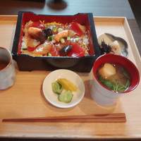 つきはし - 海鮮ばらちらし1.000円