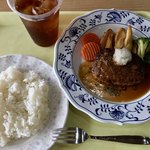 サルビア - 和風ハンバーグ １０４０円・ウーロン茶 ２５０円