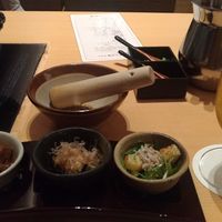 銀座しゃぶ通 マロニエゲート店 - すり鉢で胡麻をすりすり
