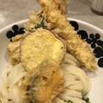 讃岐うどん 本格手打 てつ家 - 名物えびちくぶつかけ中、ひやあつ