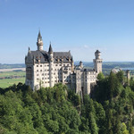 Das Bistro im Schloss Neuschwanstein - マリエン橋から見たノイシュバンシュタイン城。
