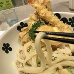 讃岐うどん 本格手打 てつ家 - 名物えびちくぶつかけ中、ひやあつ