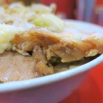 ラーメン二郎 - 豚の厚み