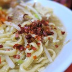 ラーメン二郎 - 粗挽き唐辛子投下～♪