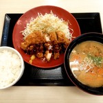 かつや - 690円→540円のロースカツ定食＋40円で豚汁大