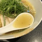 Japanese Soba Noodles 蔦 - 地鶏スープがサーモンスープに変わりました。