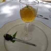 エスポワール - トマトのジュレと夕顔だったかな？
                手前は鹿肉のサラミ