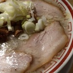 田中そば店 - 丼を囲っています