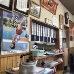 味世屋食堂 - どなたかわかりませんがサインも飾ってありました。