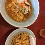 ラーメン工房しのぎ屋 - 味噌ラーメン、半炒飯