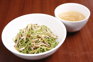 Ronkou Chuucha - 特製クロレラ麺を使った和え麺　里麺（りーめん）