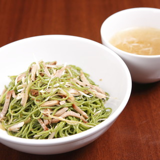 龍口酒家 - 料理写真:特製クロレラ麺を使った和え麺　里麺（りーめん）