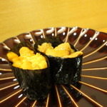 こいぶみ寿し - ウニ赤と白(写真でわからなくてごめん！）(2018年8月)