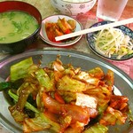 ホルモン野菜炒め定800円