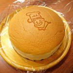 りくろーおじさんの店 - 焼きたてチーズケーキ…税込695円