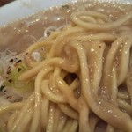 麺屋 極鶏 - スープが麺にからんでいる様子です。