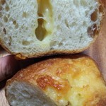 クイーンズ伊勢丹 - チーズパン